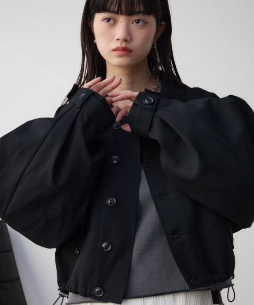 AZUL by moussy（アズールバイマウジー）の「ボリュームスリーブクロップドシャツブルゾン（ブルゾン・レディース・アイボリー/グレー/ブラック・FREE）」の3枚目の写真