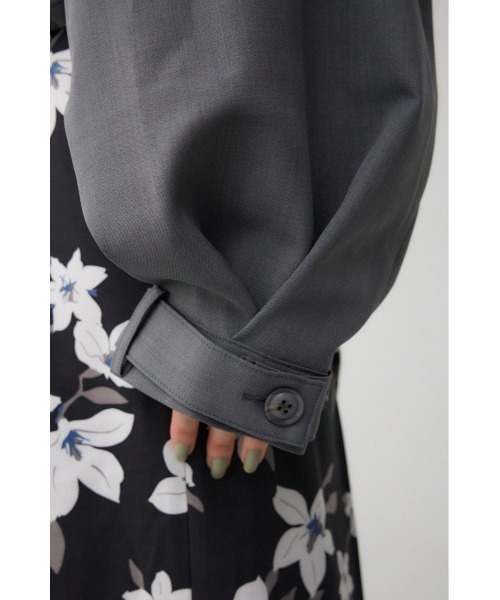 AZUL by moussy（アズールバイマウジー）の「ボリュームスリーブクロップドシャツブルゾン（ブルゾン・レディース・アイボリー/グレー/ブラック・FREE）」の6枚目の写真