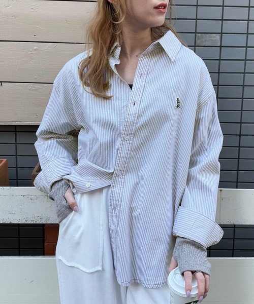 DOUBLE NAME(ダブルネーム)の「【m:rex】ミニ恐竜ワッペンストライプシャツ(シャツ/ブラウス・レディース・ピンク系/ブルー系/ベージュ系・FREE)」の2枚目の写真