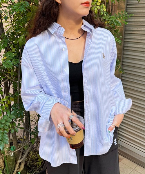 DOUBLE NAME(ダブルネーム)の「【m:rex】ミニ恐竜ワッペンストライプシャツ(シャツ/ブラウス・レディース・ピンク系/ブルー系/ベージュ系・FREE)」の1枚目の写真