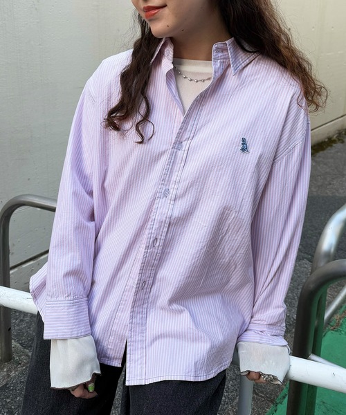 DOUBLE NAME(ダブルネーム)の「【m:rex】ミニ恐竜ワッペンストライプシャツ(シャツ/ブラウス・レディース・ピンク系/ブルー系/ベージュ系・FREE)」の3枚目の写真