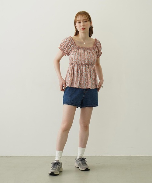 MILKFED.（ミルクフェド）の「FLORAL PATTERN PUFF SLEEVE BLOUSE（Tシャツ/カットソー・レディース・ライトグレー/ライトブルー/ライトピンク・ONE SIZE）」の17枚目の写真
