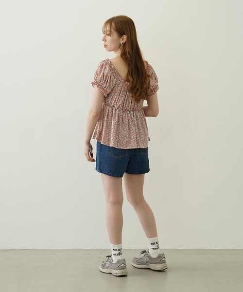 MILKFED.（ミルクフェド）の「FLORAL PATTERN PUFF SLEEVE BLOUSE（Tシャツ/カットソー・レディース・ライトグレー/ライトブルー/ライトピンク・ONE SIZE）」の18枚目の写真