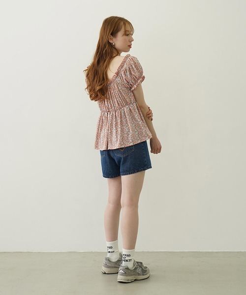 MILKFED.（ミルクフェド）の「FLORAL PATTERN PUFF SLEEVE BLOUSE（Tシャツ/カットソー・レディース・ライトグレー/ライトブルー/ライトピンク・ONE SIZE）」の19枚目の写真