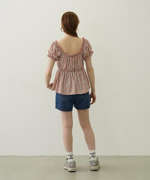 MILKFED.（ミルクフェド）の「FLORAL PATTERN PUFF SLEEVE BLOUSE（Tシャツ/カットソー・レディース・ライトグレー/ライトブルー/ライトピンク・ONE SIZE）」の21枚目の写真