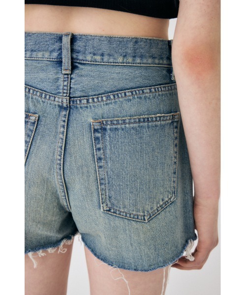 MOUSSY(マウジー)の「CUT OFF DAMAGE ショートパンツ(デニムパンツ・レディース・ブルー/ライトブルー・1/2/0)」の14枚目の写真