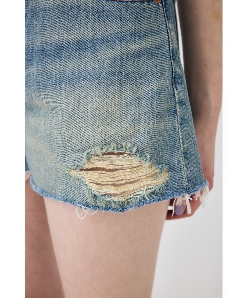 MOUSSY(マウジー)の「CUT OFF DAMAGE ショートパンツ(デニムパンツ・レディース・ブルー/ライトブルー・1/2/0)」の3枚目の写真