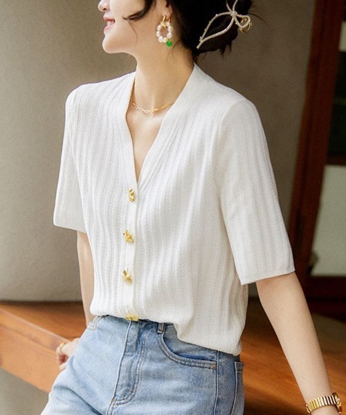 maison de LATIR(メゾンドラティール)の「夏服を上品に遊び心のあるスターボタン半袖サマーニットカーデ(カーディガン/ボレロ・レディース・ブラック/ホワイト・ONESIZE)」の5枚目の写真