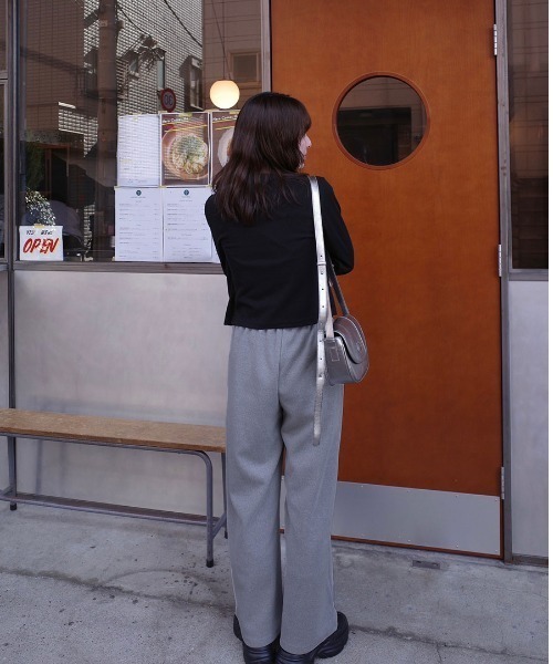 Reurie'（レウリィ）の「ワイドリブパンツ / ロング丈 ウエストゴム 細リブ シンプル カジュアル 韓国 リラックス 旅行 グレー アイボリー（スラックス・レディース・ベージュ/グレー・FREE）」の12枚目の写真
