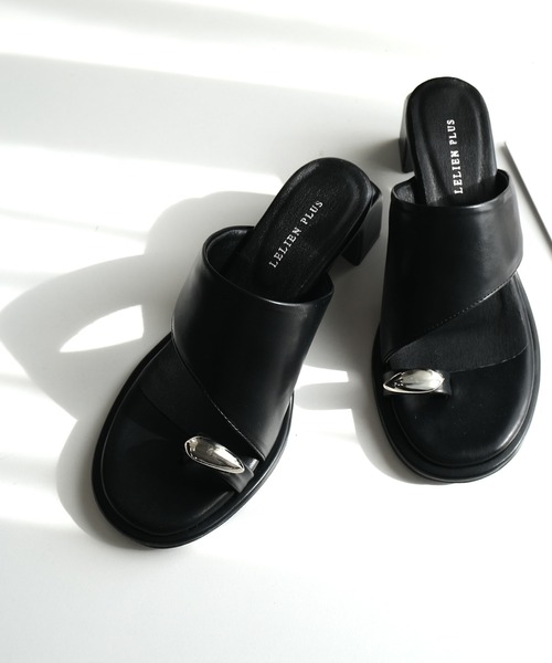 AmiAmi（アミアミ）の「柔らか！サムリング 変形ヒールミュール/トゥリングサンダル（サンダル・レディース・ブラック/シルバー/モカ・L/LL/M/S）」の11枚目の写真