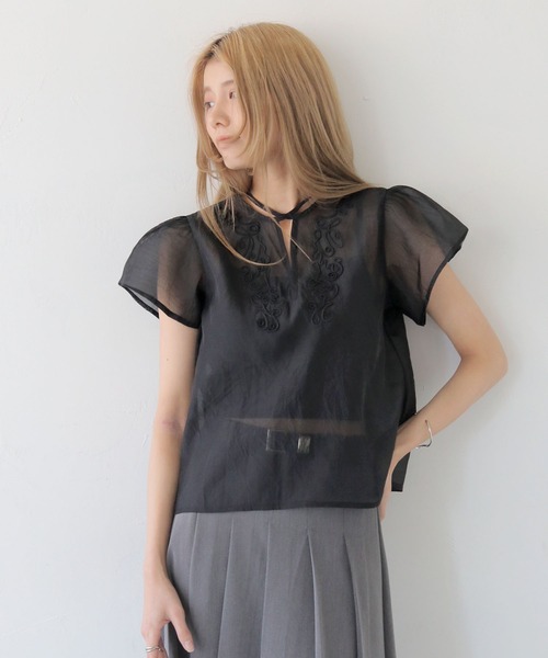 CLEIO(クレイオ)の「【CLEIO】テープ刺繍ネックリボン半袖ブラウス TAPE EMBROIDERY NECK RIBBON BLOUSE/940-13610(シャツ/ブラウス・レディース・ブラック/アイボリー・FREE)」の5枚目の写真