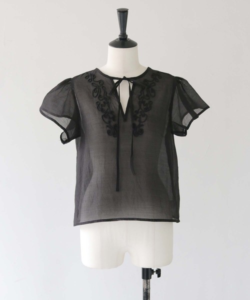 CLEIO(クレイオ)の「【CLEIO】テープ刺繍ネックリボン半袖ブラウス TAPE EMBROIDERY NECK RIBBON BLOUSE/940-13610(シャツ/ブラウス・レディース・ブラック/アイボリー・FREE)」の17枚目の写真