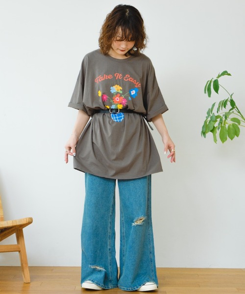 tシャツ 「eLur」フラワープリントBig T レディース eLur（エラー）の「【eLur】フラワープリントBig T（Tシャツ