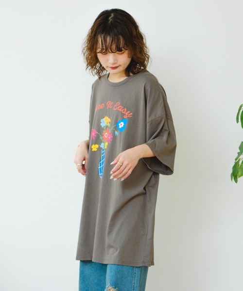 eLur(エラー)の「フラワープリントBig T(Tシャツ/カットソー・レディース・チャコールグレー/イエロー・FREE)」の4枚目の写真