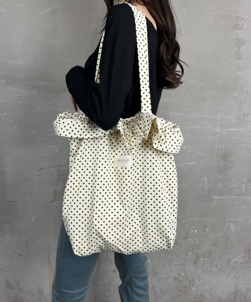 Loco Ocean（ロコオーシャン）の「【A4サイズ収納可】ドット柄 フリル トートバッグ（トートバッグ・レディース・ブラック/ホワイト・ONE SIZE）」の5枚目の写真