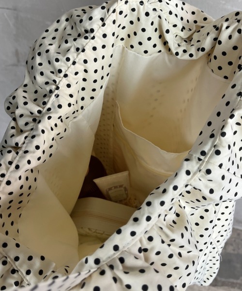 Loco Ocean（ロコオーシャン）の「【A4サイズ収納可】ドット柄 フリル トートバッグ（トートバッグ・レディース・ブラック/ホワイト・ONE SIZE）」の11枚目の写真