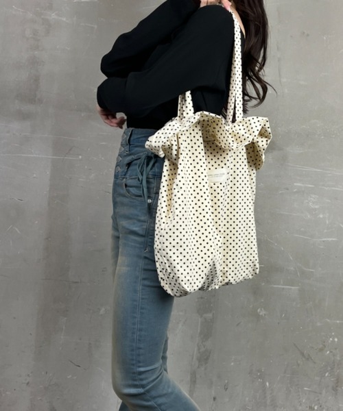 Loco Ocean（ロコオーシャン）の「【A4サイズ収納可】ドット柄 フリル トートバッグ（トートバッグ・レディース・ブラック/ホワイト・ONE SIZE）」の8枚目の写真