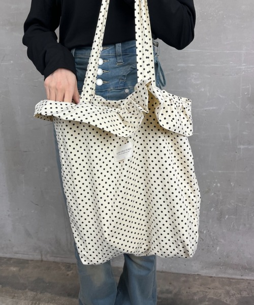 Loco Ocean（ロコオーシャン）の「【A4サイズ収納可】ドット柄 フリル トートバッグ（トートバッグ・レディース・ブラック/ホワイト・ONE SIZE）」の10枚目の写真