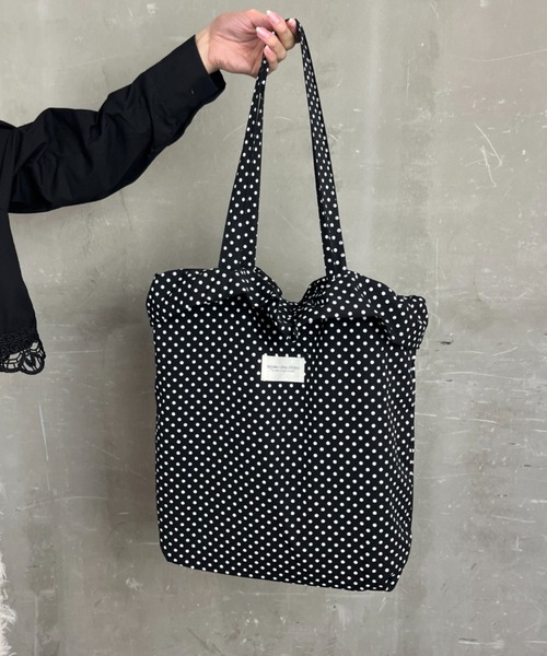 Loco Ocean（ロコオーシャン）の「【A4サイズ収納可】ドット柄 フリル トートバッグ（トートバッグ・レディース・ブラック/ホワイト・ONE SIZE）」の13枚目の写真