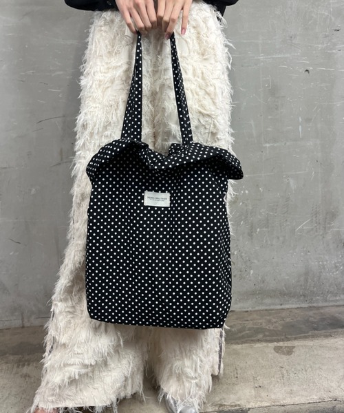 Loco Ocean（ロコオーシャン）の「【A4サイズ収納可】ドット柄 フリル トートバッグ（トートバッグ・レディース・ブラック/ホワイト・ONE SIZE）」の14枚目の写真