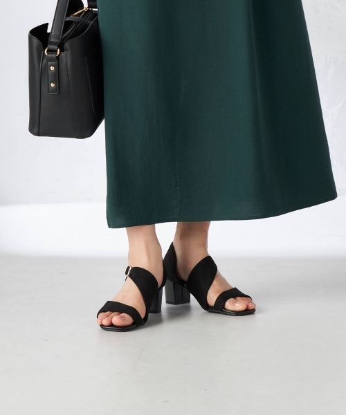 a.v.v（アーヴェヴェ）の「アシンメトリーサンダル（サンダル・レディース・ブラック/ブラウン・22.5/24.5/23.5）」の2枚目の写真