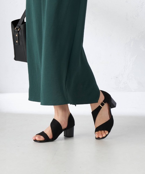 a.v.v（アーヴェヴェ）の「アシンメトリーサンダル（サンダル・レディース・ブラック/ブラウン・22.5/24.5/23.5）」の3枚目の写真