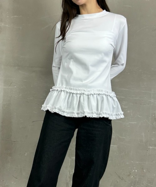tolene(トレネ)の「ヘムフリル チュニック丈 ロングスリーブ トップス(Tシャツ/カットソー・レディース・ホワイト・FREE)」の7枚目の写真