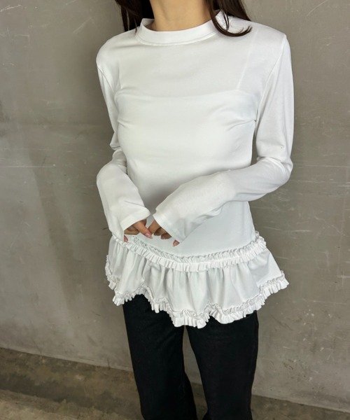 tolene(トレネ)の「ヘムフリル チュニック丈 ロングスリーブ トップス(Tシャツ/カットソー・レディース・ホワイト・FREE)」の9枚目の写真