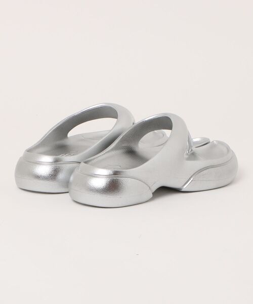 PAES(ペイズ)の「PAES New Flipflop Metal Line PAES_04_New_Flip_Flop_M_(サンダル・レディース・シルバー・25㎝/23㎝/24㎝)」の2枚目の写真