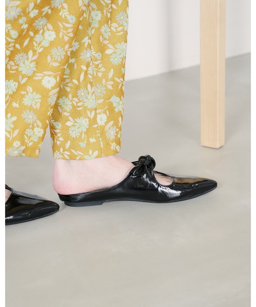 Emma Francis(エマフランシス)の「フラット ノットミュール(パンプス・レディース・グリーン/ブラック/ホワイト・23.5cm/23.0cm/22.0cm/25.0cm/24.5cm/24.0cm/22.5cm)」の3枚目の写真