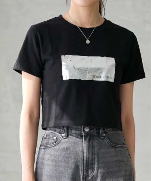 Per sist ence(パーシエンス)の「箔プリントショート丈Tシャツ(Tシャツ/カットソー・レディース・ホワイト×ピンク/ホワイト×シルバー/ブラック×シルバー/ホワイト×ゴールド/ブラック×ゴールド・ONE SIZE)」の4枚目の写真