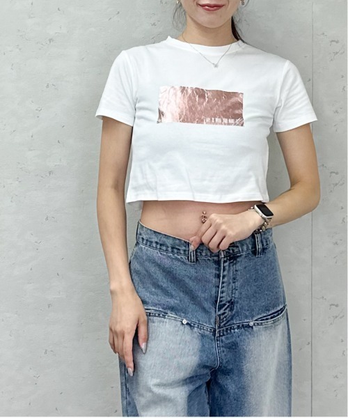 Per sist ence(パーシエンス)の「箔プリントショート丈Tシャツ(Tシャツ/カットソー・レディース・ホワイト×ピンク/ホワイト×シルバー/ブラック×シルバー/ホワイト×ゴールド/ブラック×ゴールド・ONE SIZE)」の9枚目の写真