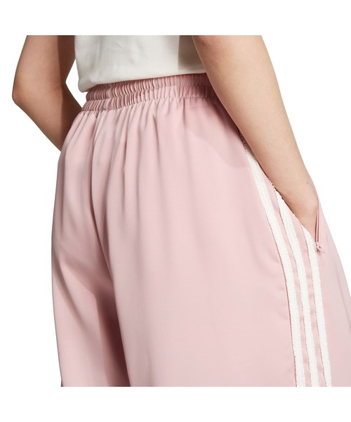  サテン ワイドレッグパンツ ラッフル スリーストライプス　Sピンク adidas（アディダス）の「adidas SATIN WIDE LEG PANTS RUFFLE 3S