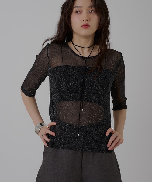 MUHET(ミュエータ)の「glitter back open sheer tops / グリッターバックオープンシアートップス(Tシャツ/カットソー・レディース・ライトグレー/ブラック/アイボリー・FREE)」の3枚目の写真