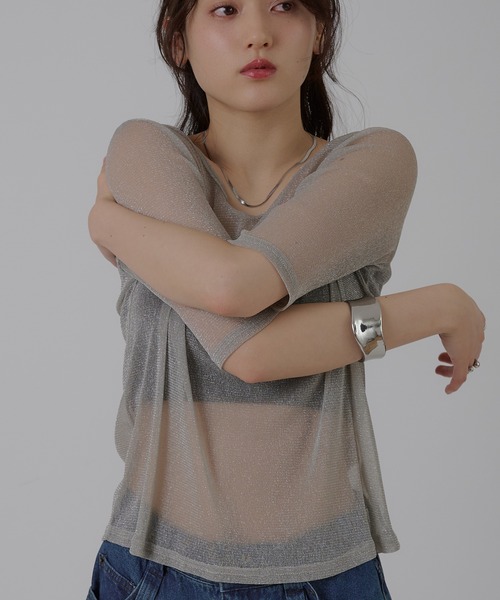 MUHET(ミュエータ)の「glitter back open sheer tops / グリッターバックオープンシアートップス(Tシャツ/カットソー・レディース・ライトグレー/ブラック/アイボリー・FREE)」の9枚目の写真