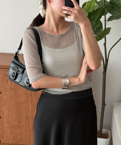 MUHET(ミュエータ)の「glitter back open sheer tops / グリッターバックオープンシアートップス(Tシャツ/カットソー・レディース・ライトグレー/ブラック/アイボリー・FREE)」の5枚目の写真
