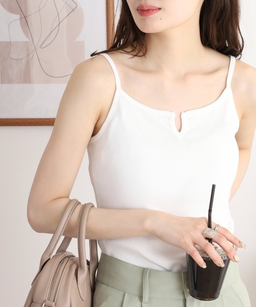 atONE(アットワン)の「キーネックキャミソール(キャミソール・レディース・オフホワイト/ブラック・LL/L/3L/4L/M)」の5枚目の写真