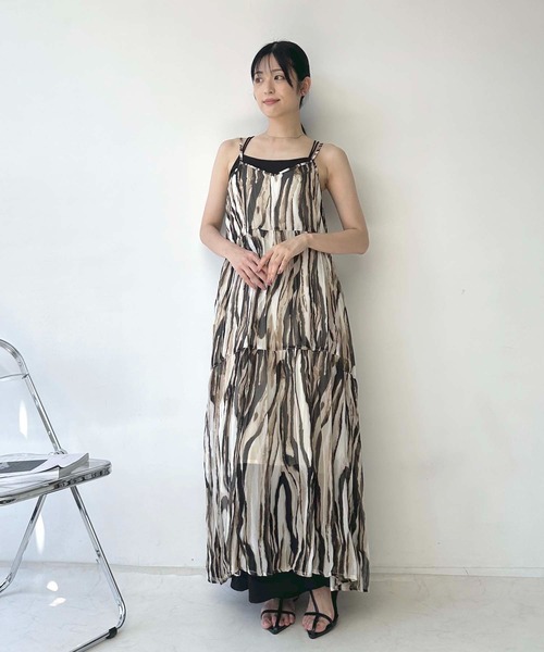 AS KNOW AS plus(アズノゥアズプラス)の「●アソートデザイン ティアードキャミワンピース(ワンピース・レディース・ブルー系/ブラック/ブラウン系・FREE)」の3枚目の写真