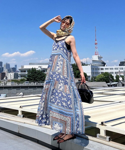 AS KNOW AS plus(アズノゥアズプラス)の「●アソートデザイン ティアードキャミワンピース(ワンピース・レディース・ブルー系/ブラック/ブラウン系・FREE)」の2枚目の写真