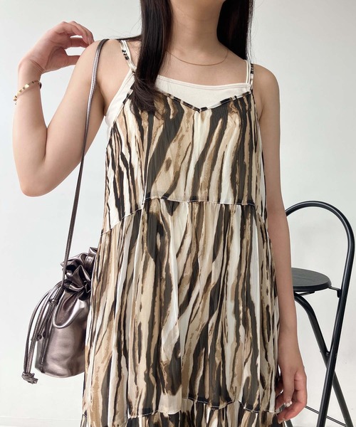 AS KNOW AS plus(アズノゥアズプラス)の「●アソートデザイン ティアードキャミワンピース(ワンピース・レディース・ブルー系/ブラック/ブラウン系・FREE)」の22枚目の写真