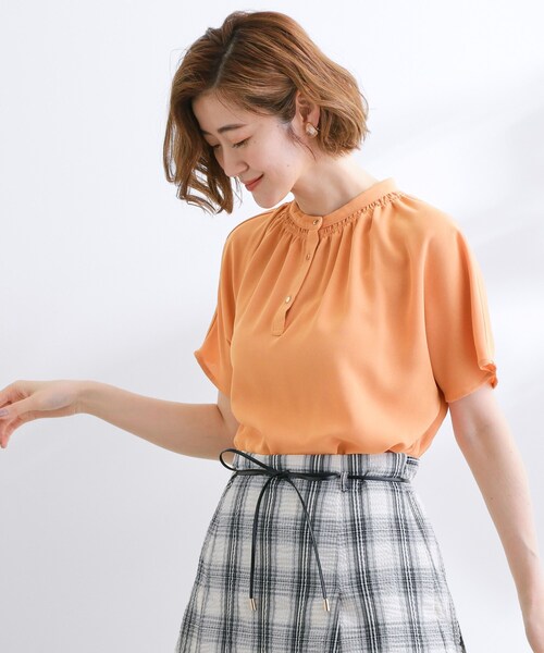 grove(グローブ)の「【さらりと着られる/二の腕カバー】多機能ドルマンスリーブブラウス(シャツ/ブラウス・レディース・チャコールグレー/ナチュラル/オレンジ系/ホワイト系5/ブラック系・02/03/05/04/01)」の1枚目の写真