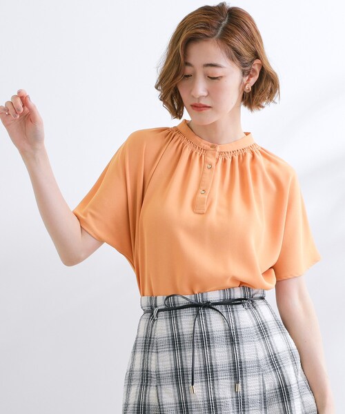 grove(グローブ)の「【さらりと着られる/二の腕カバー】多機能ドルマンスリーブブラウス(シャツ/ブラウス・レディース・チャコールグレー/ナチュラル/オレンジ系/ホワイト系5/ブラック系・02/03/05/04/01)」の22枚目の写真