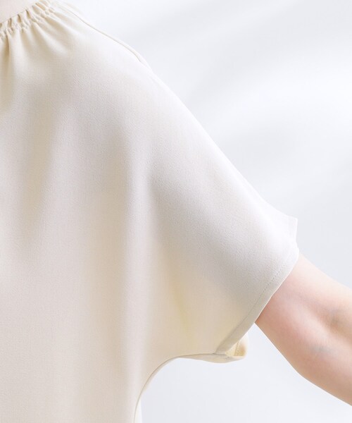 grove(グローブ)の「【さらりと着られる/二の腕カバー】多機能ドルマンスリーブブラウス(シャツ/ブラウス・レディース・チャコールグレー/ナチュラル/オレンジ系/ホワイト系5/ブラック系・02/03/05/04/01)」の12枚目の写真