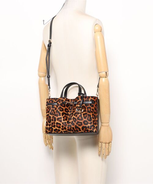 MICHAEL KORS(マイケルコース)の「CARSON SM CZ SATCHEL サッチェル(ハンドバッグ・レディース・ベージュ系・FREE)」の5枚目の写真