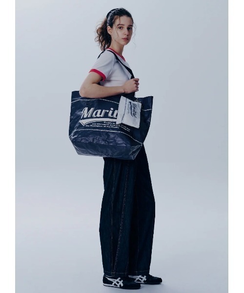 MARITHE + FRANCOIS GIRBAUD(マリテフランソワジルボー)の「TARPAULIN BIG SHOPPER BAG(エコバッグ/サブバッグ・レディース・ピンク/ネイビー/ホワイト・フリー)」の11枚目の写真