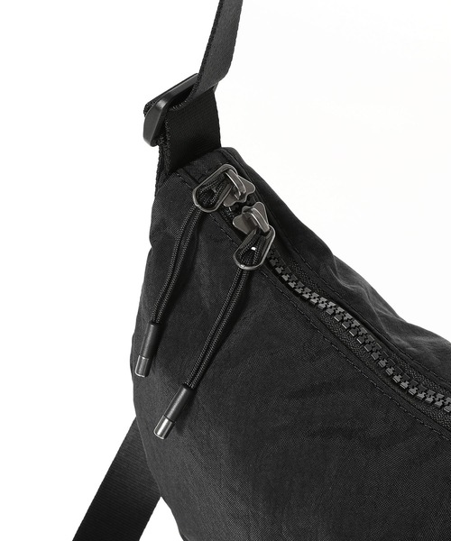 NIKE（ナイキ）の「NIKE AURA CRESCENT CROSSBODY HQ4370-013（ショルダーバッグ・レディース・ブラック・ONE SIZE）」の7枚目の写真