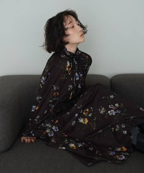 EMMEL REFINES(エメルリファインズ)の「<EMMEL REFINES>EM フラワープリント キリカエ ギャザー ワンピース(ワンピース・レディース・ライトピンク/イエロー・M/S)」の2枚目の写真