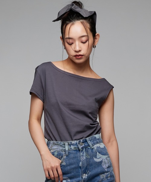 Narcissus(ナルシス)の「【Narcissus】アシメトリーTシャツ《動画あり》(Tシャツ/カットソー・レディース・レッド/チャコール・FREE)」の1枚目の写真