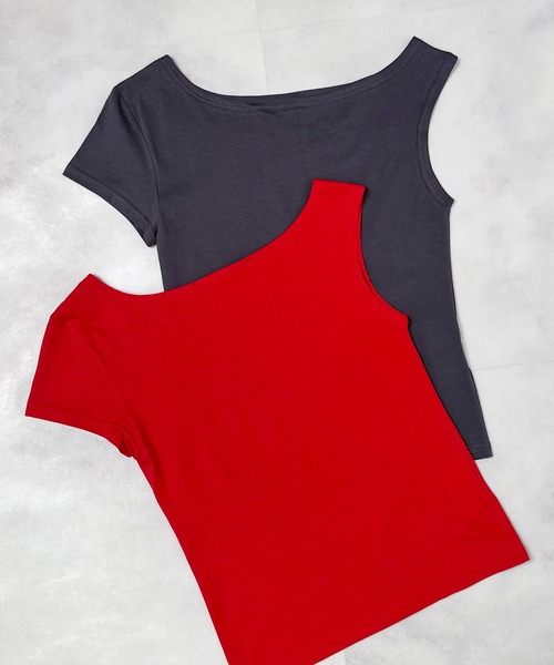 Narcissus(ナルシス)の「【Narcissus】アシメトリーTシャツ《動画あり》(Tシャツ/カットソー・レディース・レッド/チャコール・FREE)」の3枚目の写真