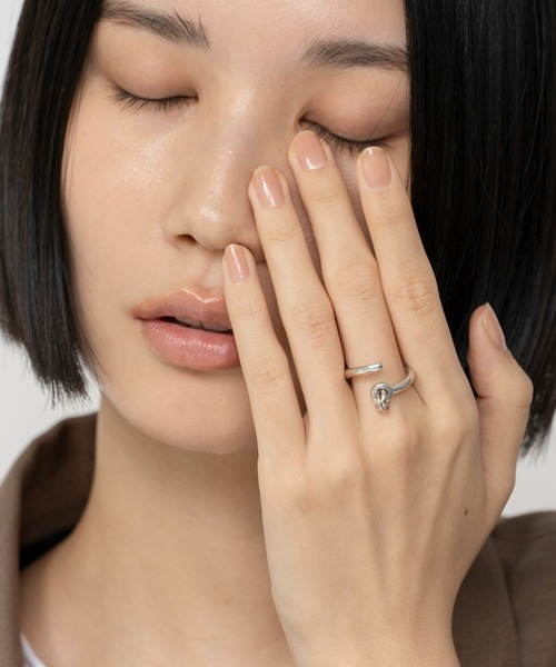 LAPUIS(ラピュイ)の「LAPUIS(ラピュイ)Coil Circle ring(リング・レディース・シルバー/マルチ/ゴールド・11号/13号)」の2枚目の写真